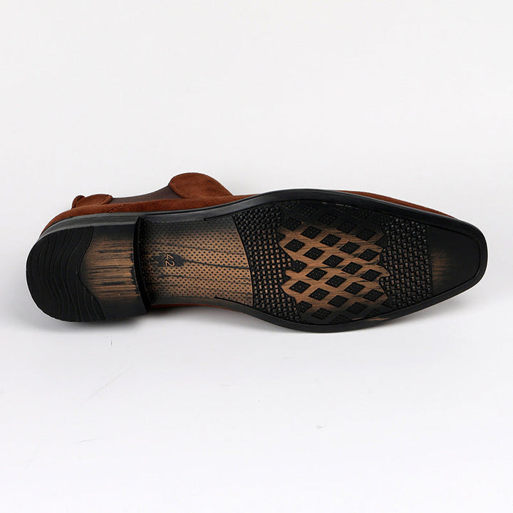 Modern women's Chelsea boots, easy slip-on style, featuring a chic block heel for a sophisticated look.
