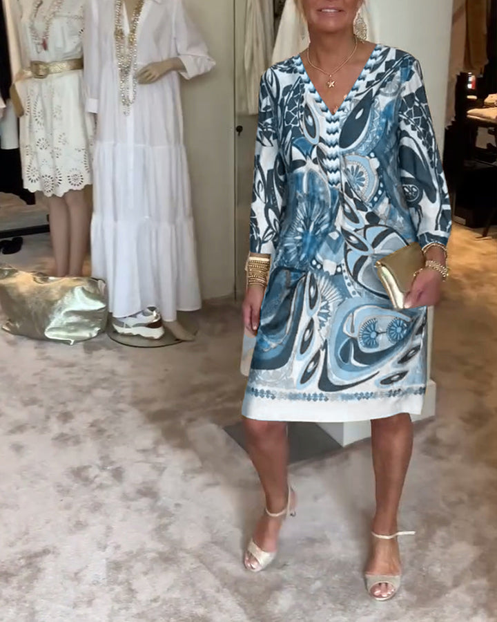Casual yet elegant women's sunburst printed tunic dress, perfect for relaxed summer days and evenings.