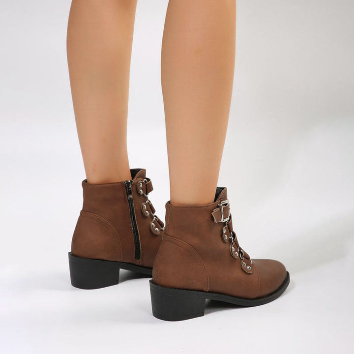 Dark brown retro ankle boots for women. Stable block heel and chic design.