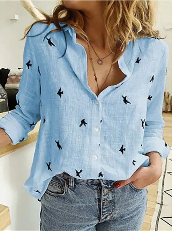 Comfortable women's long sleeve blouse in vintage floral print, loose fit, great for casual spring & autumn wear.