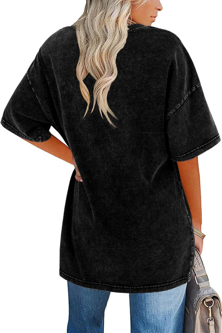 Trendy retro style women's t-shirt, oversized, vintage look, comfortable relaxed fit.