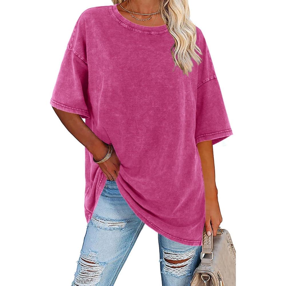 Comfortable women's oversized t-shirt, short sleeve, vintage look, trendy casual top.