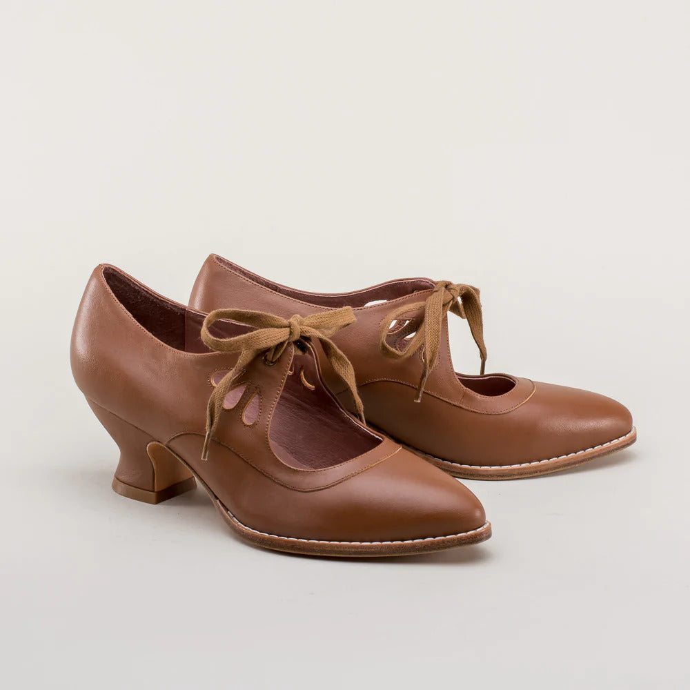 Viviana women's orthopedic work shoes, leather pumps with arch support and stable heel for long-lasting comfort.