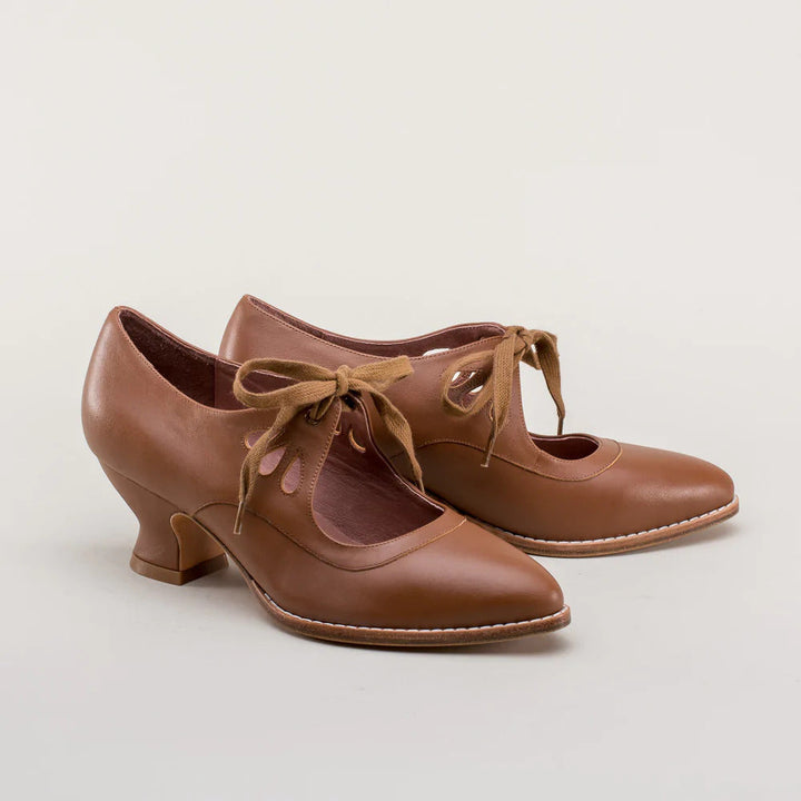 Viviana women's orthopedic work shoes, leather pumps with arch support and stable heel for long-lasting comfort.