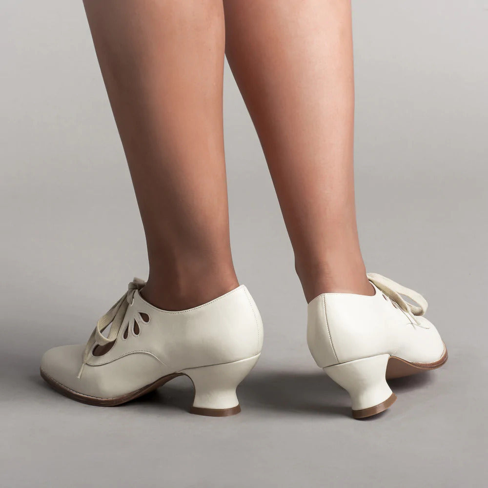 Stylish women's orthopedic comfort pumps, Viviana leather, perfect for fashion-conscious women needing arch support.