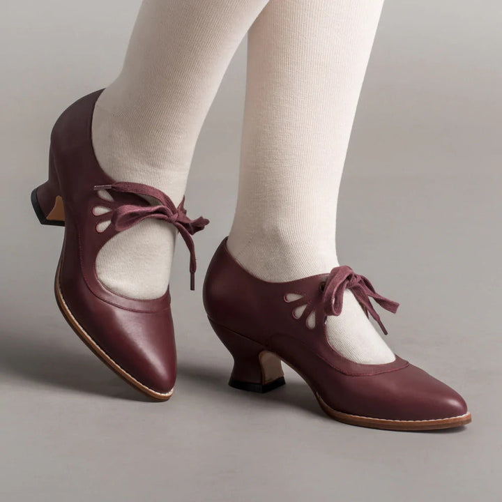 Women's Viviana orthopedic leather pumps, black, designed for superior arch support and stable, comfortable wear.