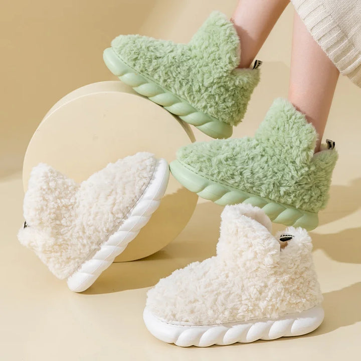 Comfort-fit warm women's slippers with flat heel. Ideal indoor & outdoor footwear for cozy autumn & winter days.