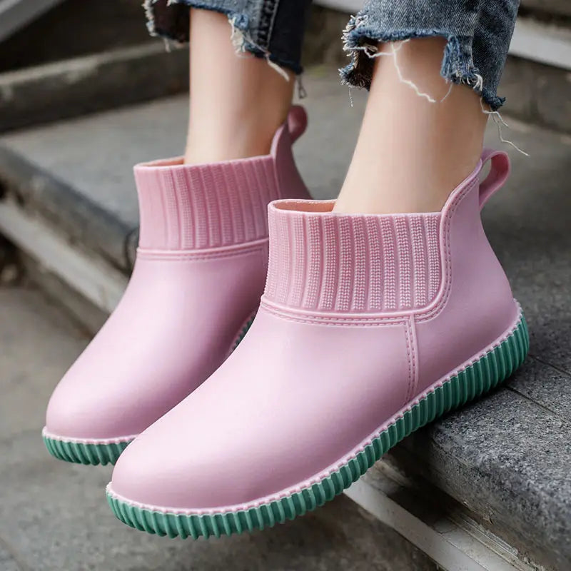 Women's comfort rain ankle boots, waterproof with a soft knitted collar & robust non-slip sole.