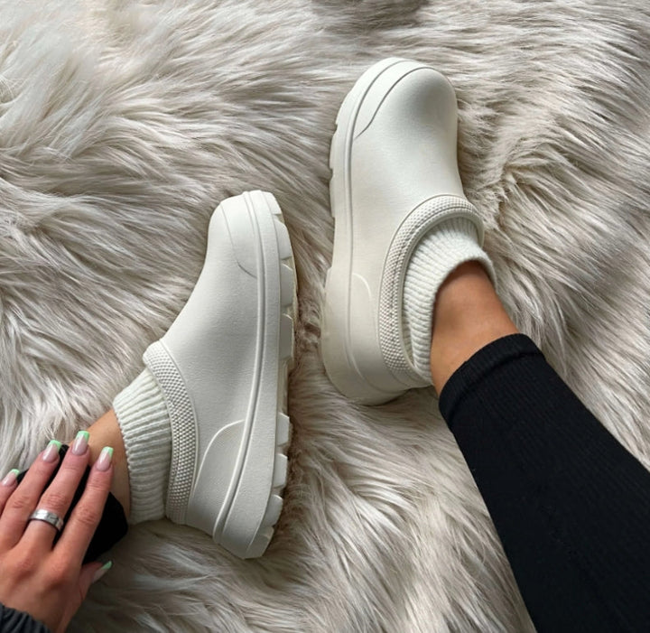 Mireille women's comfort clogs with cloud cushioning. Weatherproof and non-slip for comfortable all-day walking.