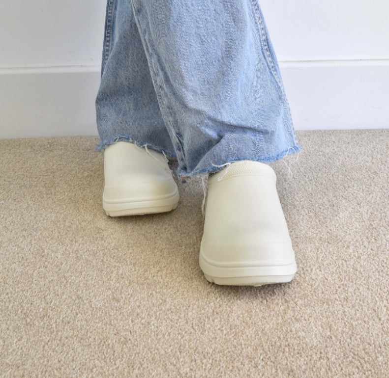 Mireille weatherproof women's clogs. Experience cloud-like comfort and durability for all your activities.