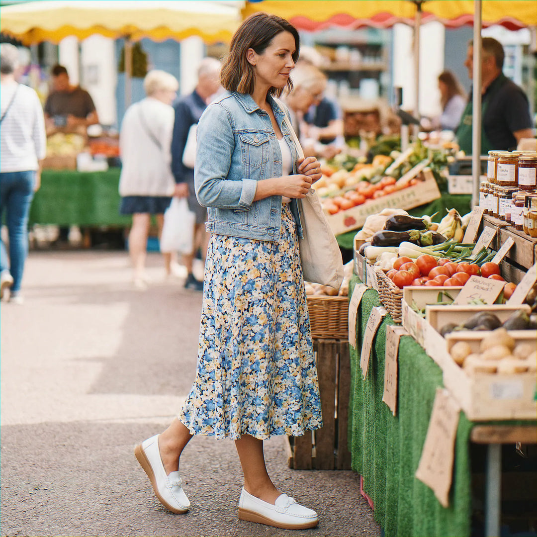 Versatile Women's Wide Fit Loafers: Orthopedic slip-on shoes, offering arch support and comfort.