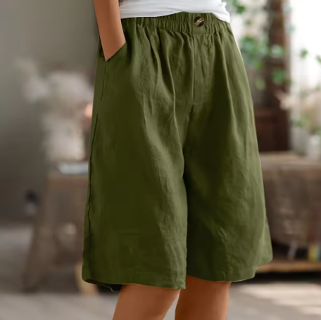 Women's wide leg Bermuda shorts with practical pockets for casual summer style.