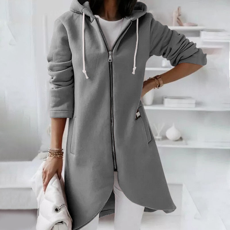 Cozy women's hooded vest with full zip closure, ideal as a comfortable layering piece for autumn and winter.