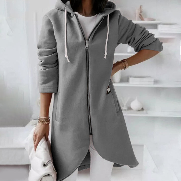 Cozy women's hooded vest with full zip closure, ideal as a comfortable layering piece for autumn and winter.